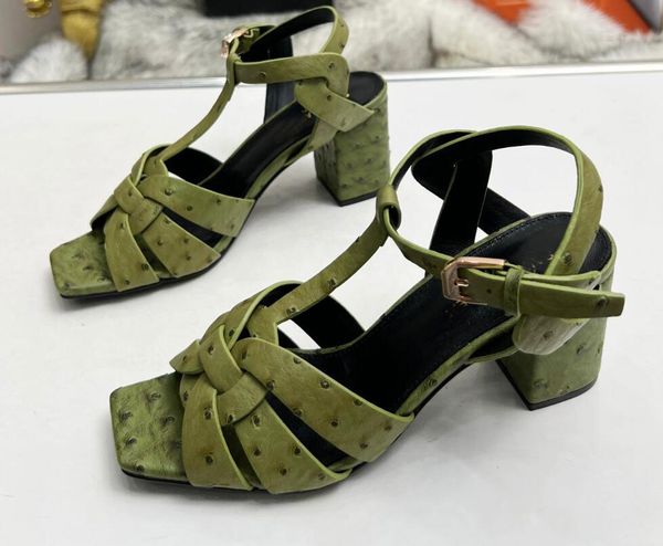 Diseñador Cuero mujer Tributo Sandalias gruesas Cuero Tacón medio Verde, blanco, negro, plateado Zapatos de vestir Clásico Sexy Damas Famoso Casual Elegante Tamaño 34-44