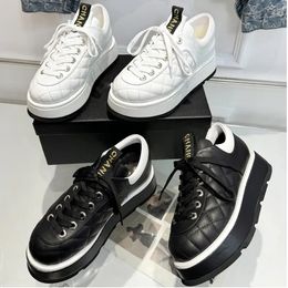 Designer loisirs Fashion Top Chaussures de sport décontractées Modèle de diamant en cuir de vache Bourcure brodée Upper Sheeps Ligne