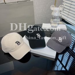 Designer Letter Baseball Cap Men Femmes Classic Canvas Chapeau de luxe Sports Ball Cap Boule extérieure Chapeau décontracté simple voyage