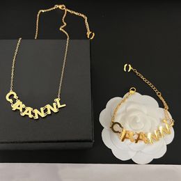 Braceuse Bracelet Pendant Colliers de marque Bijoux de bijoux Chaîne Neckalce Brangle 18K Gold Plated Inoxydd Steel Choker Fashion Womens Accessoires Cadeaux
