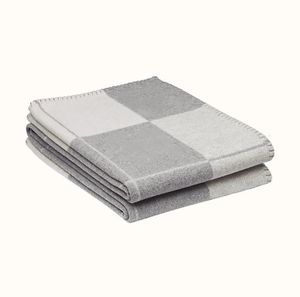 Designer lettre couverture en cachemire doux écharpe en laine châle Portable chaleur épaississement Plaid canapé-lit polaire tricoté couverture