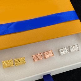 Pendientes de letras de diseñador Pendientes de letras Chapado en oro y plata Acero inoxidable Marca de lujo Mujeres Accesorios de joyería para banquetes de boda Regalo al por mayor con caja de alta calidad