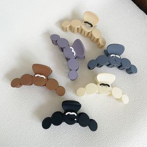 Barrette à cheveux de styliste en forme de lettre, matériau givré, style classique rond pour femmes et filles, griffe de cheveux, épingle à cheveux, accessoire de mode de haute qualité