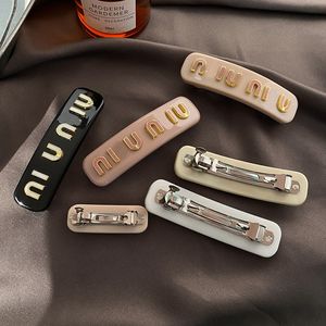 Designer Letter Haarspeld Dames Metalen Haarspeldjes Vintage Stijl Dames Haarsieraden Herfst Mode Geschenken Zwart en Wit Haarspeld Klassiek Design Lente Haarspeldjes