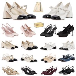 Ontwerper Miui High Heels Letter Lage HOOF HOEF Sandalen Designer Elegant Lady's White Pink Sier Fashion House Party Comfortabele schoenen Slippers