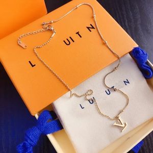 Designer Letter Kettingen Luxe Verloving Liefde Charm Dames Cadeau Ketting Hoge kwaliteit Klassieke sieraden Roestvrij staal Niet vervagen Groothandel Y23428