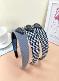 Designer Letter Print Metal Triangle Grid Stripe Bandons Bands à cheveux pour femmes Pirl P Marque Élastique bandeau Sports Fitness Headb1293834