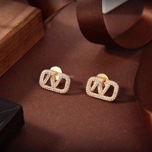 Designer Letter Stud Earing Damesmode Hoepel Sieraden Metalen V Oorbel Asffvcx Zeer goed