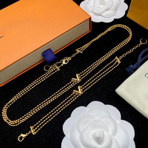 Letras de diseñador Collar colgante V Conjunto de joyas Plata Rosa Cadena de oro Collares Para mujer Pulsera encantadora Deisgners Gargantillas regalos para hermanas