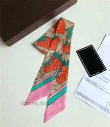 Designer Letters Print Women Tie Designer Silk Twilly Scarf For Bags Strawberry Pattern Clothes Ties Men Luxury Neckties Girls Ribbon Headband Bow Necktie