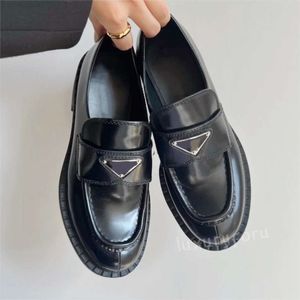 Designer Loafers Comfort Monolith Borde lederen dames kledingschoenen sneakers klassieke matte outdoor casual schoenen