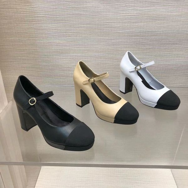 Mocassins de créateurs Dernière mode Cuir Luxe All-Match Petit Brillant Plat Casual Chaussures en cuir de haute qualité Boucle de luxe unique pour femmes Noir