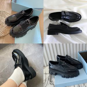 Mocasines de diseñador Monolito de cuero cepillado Mocasines de diseñador para mujer Zapatos Slip On Women Oxford Chunky Rubber Luxurys Fashion Lug Suela Plataforma Pisos de ballet Boda