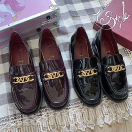 Diseñador Lofa Zapatos para mujeres Flats Flats Shoe Black Luxury Vlogo Signature Golden Cadena de cuero con piel de ternera NUEVO Slip On Ladies Alta calidad EUR 35-40