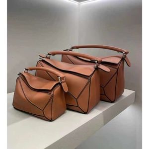 Sac de sacs Loewelly de créateur Mini sac prêt à main le pote-coussin en cuir souple épissé Sac à épaule simple