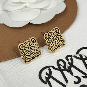 Boucles d'oreilles de pote de style logo de style classique de style luxe