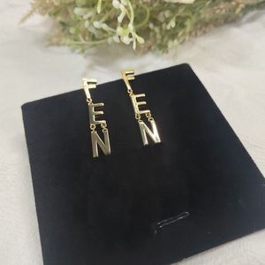 Designer Long Stud Boucles d'oreilles en or pour femmes Hoop Boucle d'oreille Luxurys Designers Lettre Amour Diamant Boucles d'oreilles Cadeau D2203114Z244S