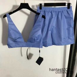 Designer Loose Damen-Zweiteiler-Hosenset mit ärmellosem V-Ausschnitt-Weste-Mini-Short-Set aus Metall Streetwear Fashion Crop Top 23SS