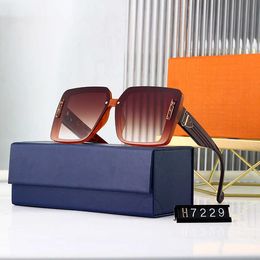 Ontwerper Lou Vut Luxury Cool Zonnebril 2023 Nieuwe zonnebril doos Big Face vrouwelijk vier bladgras overzeese UV Bescherming Mode bril Mannelijk met originele doos