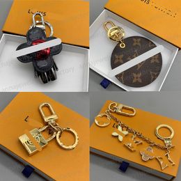Designer LouVuittos Porte-clés pour femmes hommes lettres en cuir accessoires de mode classique presbytie diamant bijoux de luxe cadeau du nouvel an