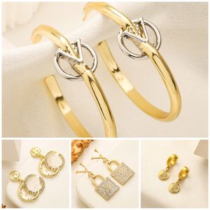 Designer Love Gift Boucles d'oreilles Logo de la marque Boucles d'oreilles plaquées or 18 carats Bijoux imperméables en acier inoxydable de haute qualité 2023 Boucles d'oreilles de voyage d'été pour femmes