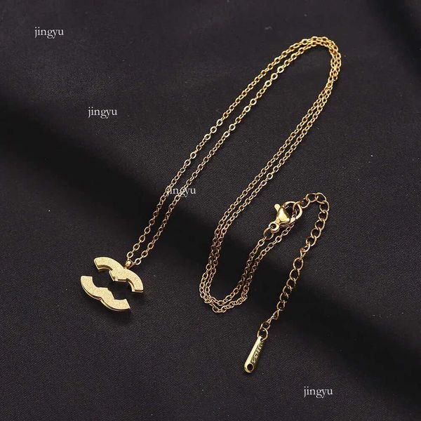 Designer Love Pendant Collier Gold plaqué exquis Collier de conception Bijoux Bijoux Spring Gift 581128