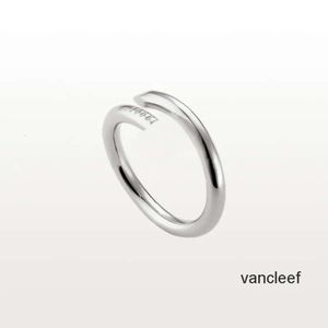 Ontwerper Liefdesring Ontwerper Dames Bandsieraden Titanium Staal Enkele nagel Europees Amerikaans Modieus Informeel Paar Klassiek Goud Zilver Roos Optioneel Maat 5-11