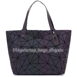 Designer Lovevook Vrouwen Schouder Geometrische Tassen Grote Capaciteit Opvouwbare Lichtgevende Bakken Vrouwelijke Luxe Handtassen 2024