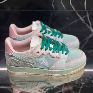 Designer Low Casual Femmes Cartoon Chaussures Stas Couleur Limited Camo Combo Rose Baskets Brevetées En Cuir APES Noir Blanc Japon et Style Coréen