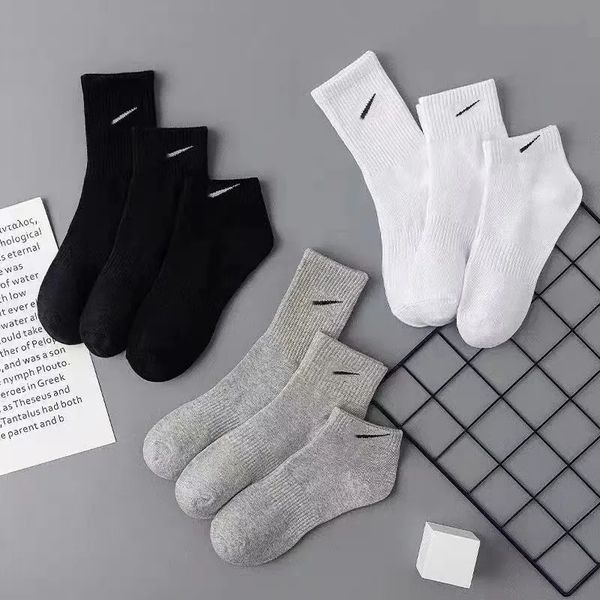 Designer Low Mid High Taille Haute Qualité Coton All-Match Chaussettes de sport respirantes 5 paires Meilleures ventes Coton respirant Jogging Basketball Football Tech Fleeces