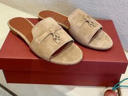 Diseñador LP Summer Charms Walk slides zapatos planos de lujo zapatillas de plataforma para mujer sandalias de playa mulas de gamuza diapositivas de cuero genuino