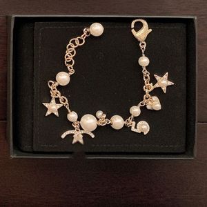Bracelet de perles classique de luxe de créateur avec motif d'étoile à cinq branches pour femmes, cadeaux colorés exquis à la mode, bijoux de haute qualité, bracelet à breloques