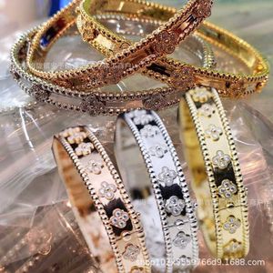 Bracelet de luxe Van Clover en or 18 carats avec cristaux étincelants et diamants, symbole ultime d'amour et de protection, un cadeau parfait pour les femmes et les filles 6sc6