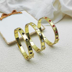 Bracelet de luxe Van Clover en or 18 carats avec cristaux étincelants et diamants, symbole ultime d'amour et de protection, un cadeau parfait pour les femmes et les filles Jijt