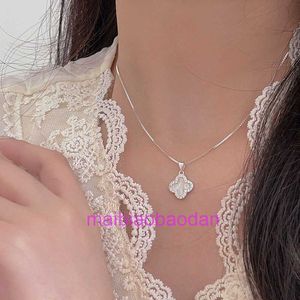 Designer Luxury 1to1 originele Vancllf ketting vasthouden Heng S925 Sterling Silver Fritillaria volledige diamant vier bladgras ontworpen door vrouwelijk minderheidslicht