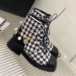 Designer Luxury Botkle Boots Flat Tweed Lady Coco Coco Coco Boties Lace Up Femme Fashion Motorcycle Boots Plateforme broderie Chaussures Trainers Houndstooth with Chain