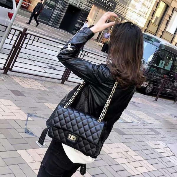 Diseñador Bolsa de lujo Chanells 1112 Bola negra Estampada Caquero de vaca Cadena Crossbody Bag Bag Diamond Plaid Sheep Cuero clásico Bolsa de mujer práctica