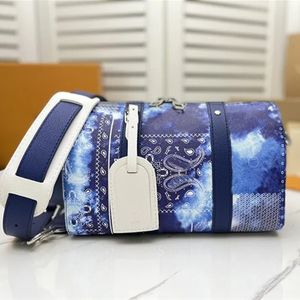 Diseñador Bolsas de lujo Bandana City Keepall Bag Cross Body con correas ajustables Bolsos de hombro Cremallera Bolsa de viaje de cuero Gran capacidad Hombres Mujeres M20555 Azul marino