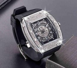 Designer Luxury Bling Diamond for Fashion Quartz Wristwatch Man Hip Hop Iced Out Men039s montres Tonneau Clock4032447