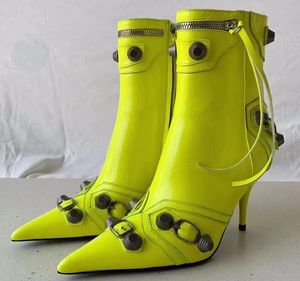 Bottes de luxe de créateur bottes Martin chaussures pour femmes surdimensionnées bout pointu talon fin talon haut boucle en métal bottes à pompon tube haut bottes à franges pour femmes à bout pointu