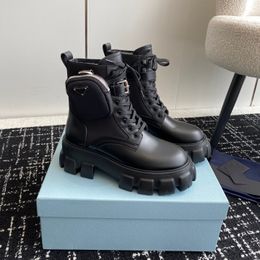 Designer luxe laarzen Heren- en damesschoenen Plat Comfort Lakleer platformlaarzen met reliëf Zwart ivoor Wit Wintermode motorfiets Martin Boots 35-45