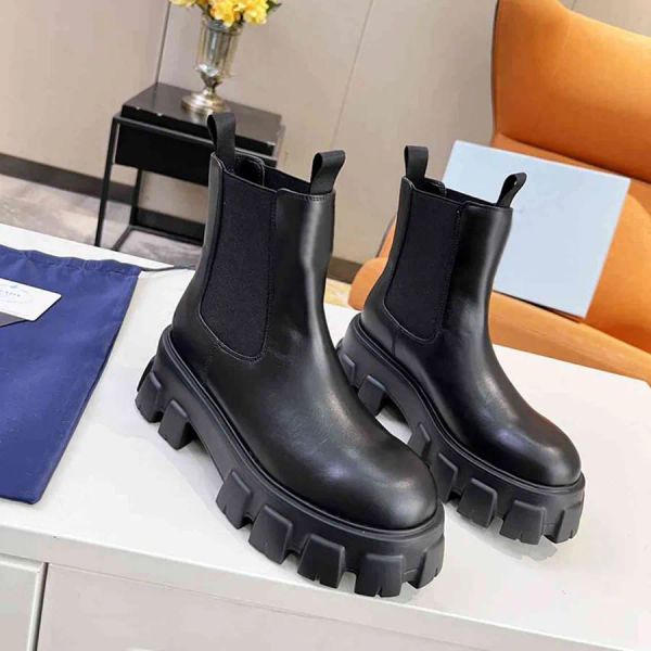 Bottes de luxe de designer Hommes Femmes Chaussures Plate-forme Base mince Confort Mules en cuir verni en relief Cuivre Triple Noir Rose Ivoire Bottes de mode d'hiver 35-41