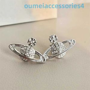 Créateur de bijoux de marque de luxe Western Empress Dowagerearring Stud Queen Mothers Star Boucles d'oreilles Niche légère et polyvalente Boucles d'oreilles rouges en ligne Tiktok Diffusion en direct