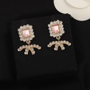 Designer luxe messing oorbellen beroemd Frans merk klassieke dubbele letter hanger hoge kwaliteit ingelegde roze Swarovski diamanten vrouwen charme sieraden meisje mode cadeau