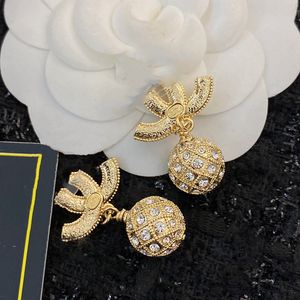 Designer Luxe koperen oorbellen beroemd Frans merk Classic Double Letter Ear Studs Swarovski ingelegde diamanten hoogwaardige dames charme sieraden meisje mode cadeau