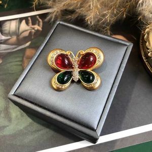 Designer luxe broche Franse zware industrie middeleeuwse diamant reliëf borstbloem pauwgroene kleur bijpassende hars vlinder broche
