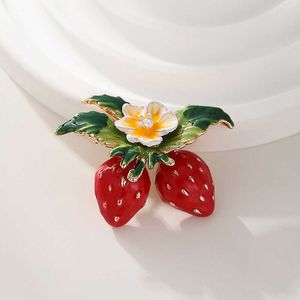 Ontwerper Luxe Broche Dertien Zoete en Schattige Bloemen Aardbei Borstnaald Voor Meisjes Oliedruppelende Sjaal Knoop Veelzijdige Kledingaccessoires Fruitspelden