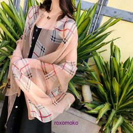 Ontwerper Luxe Bur Home-sjaals te koop Koreaanse zomerreizen dunne print chiffon strandhanddoek dames grote sjaal dubbele functie lange sjaal zonbescherming versati