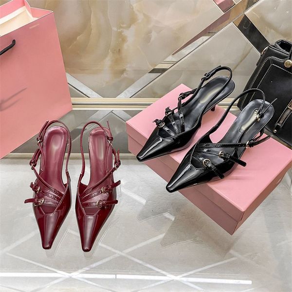 Designer Luxury Bourgogne Low Talons Leathe Slingback avec des chaussures de robe à boucle noire à la mode et minimaliste Sangle de bracele