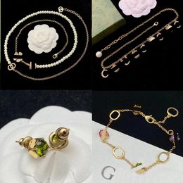 Bracciale con ciondoli di lusso di design per donne, regalo per feste per anziani, collana di perle con orecchini di diamanti, collare trionfale in ottone, gioielli con catena